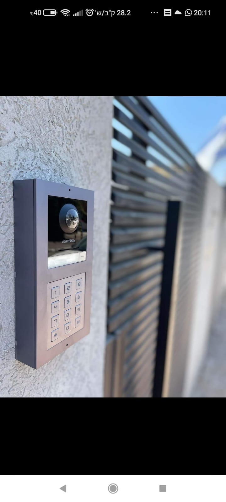 אינטרקום Hikvision עם לוח קוד בכניסה